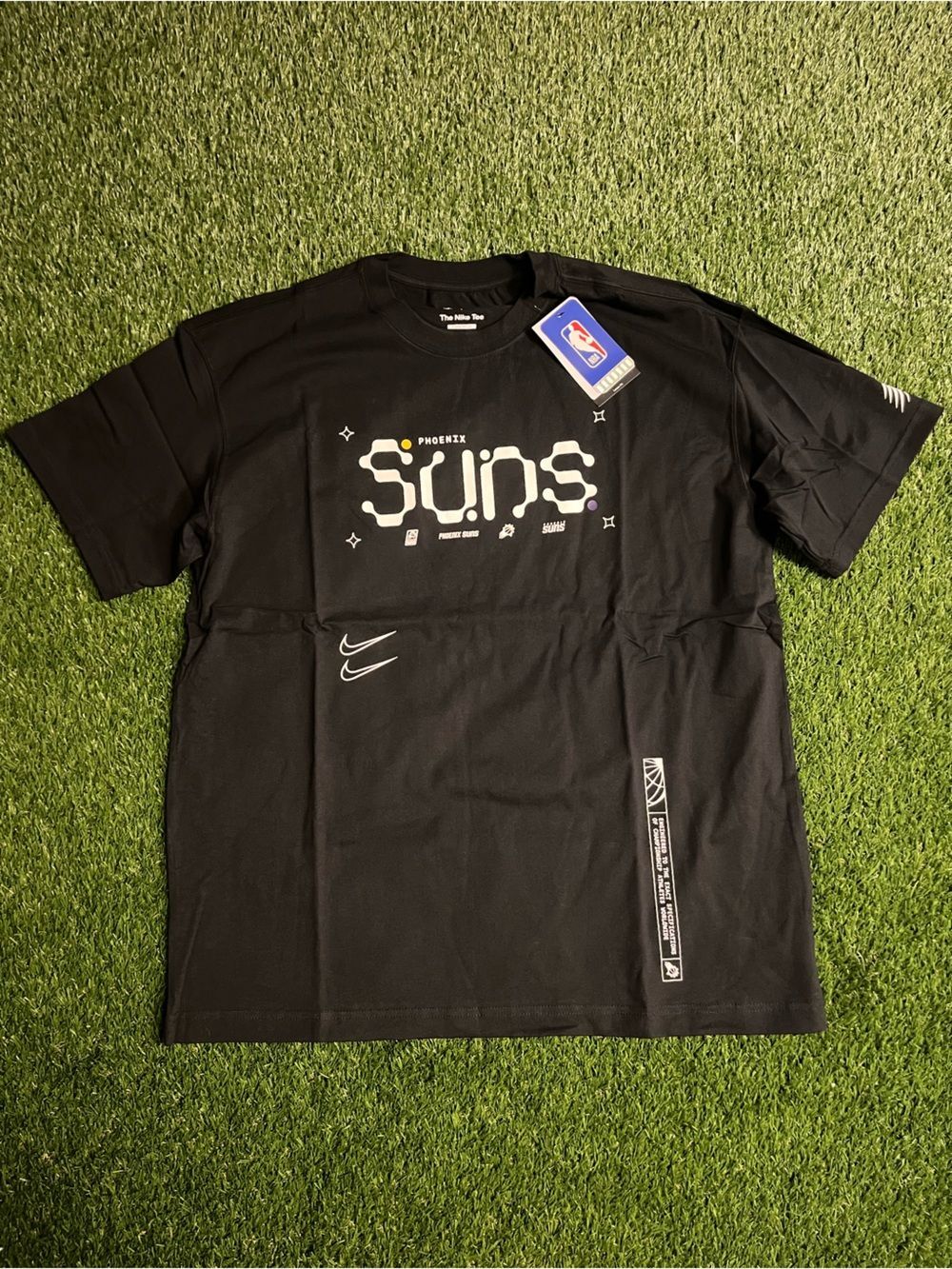 Nike Men’s Large Loose Fit Black Phoenix Suns Graphic Tee